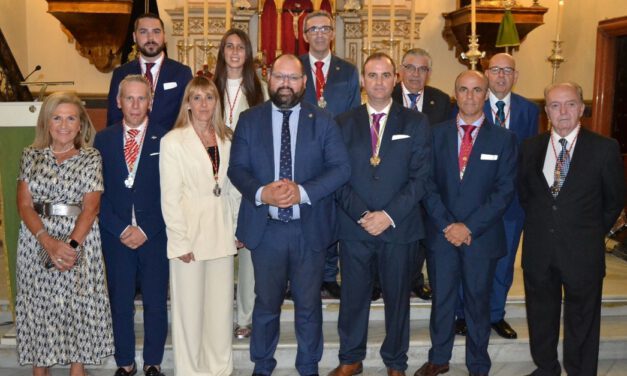 La recién elegida junta de Gobierno de Los Afligidos celebra su eucaristía de toma de posesión