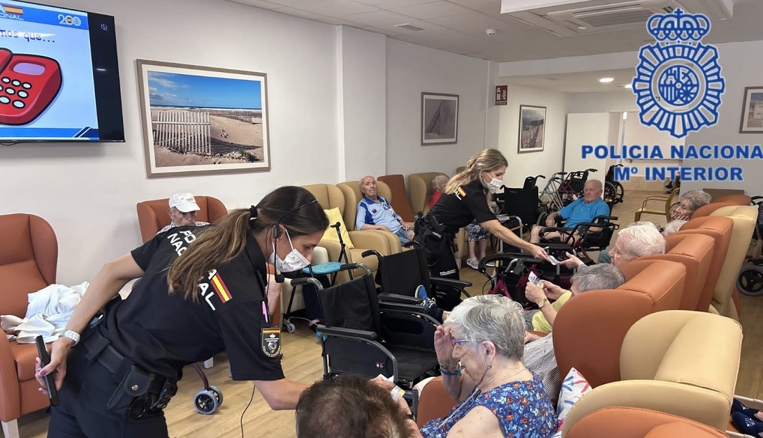 La Policía Nacional alerta a los mayores de los tipos delictivos a los que se enfrentan