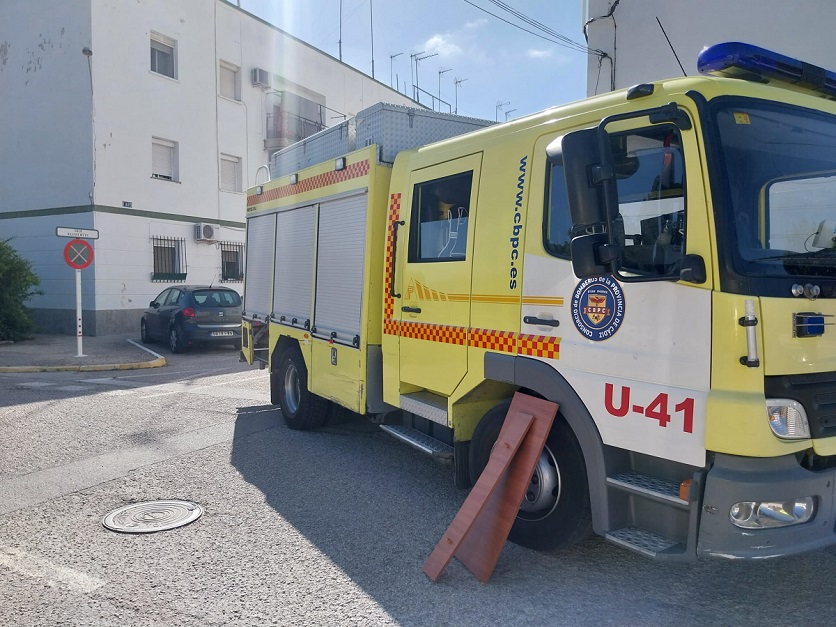 Desalojadas dos viviendas de un edificio de la calle Faro por el desprendimiento de un techo