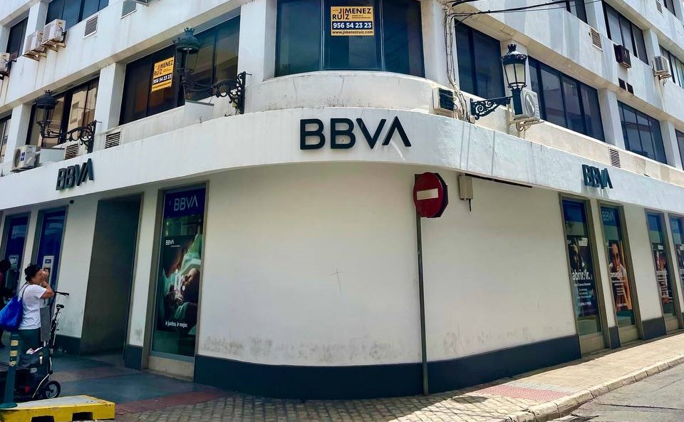 Policía Local y Nacional frustran un robo en la entidad bancaria BBVA de calle Larga