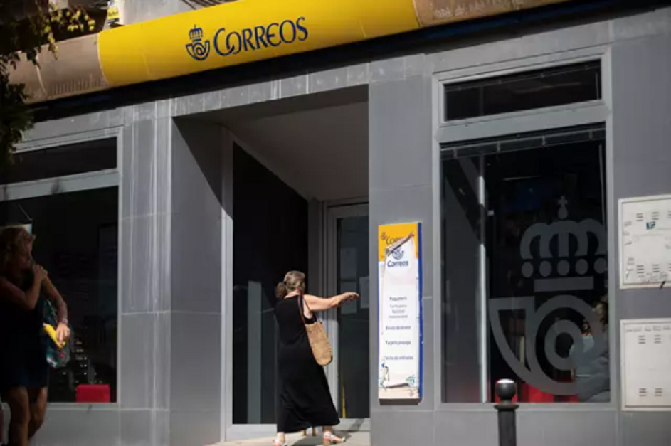 Unos 400.000 solicitantes de voto por correo aún no han cogido su documentación en Correos