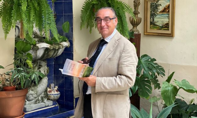 El abogado y escritor García Romeu presenta su nuevo poemario en el Castillo de San Marcos