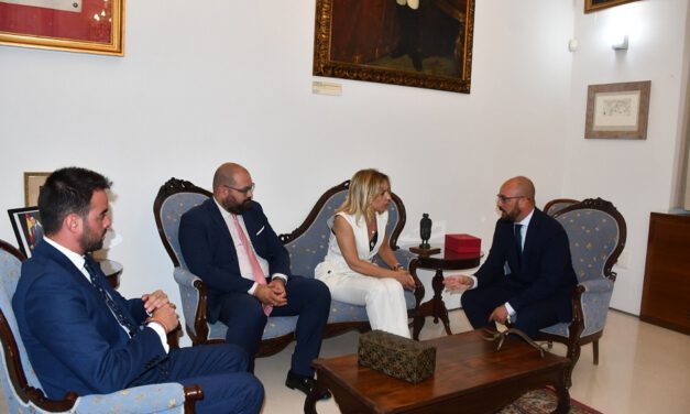 Martínez y Beardo enfocan en el turismo, el empleo y la industria la colaboración de la Diputación y el Ayuntamiento