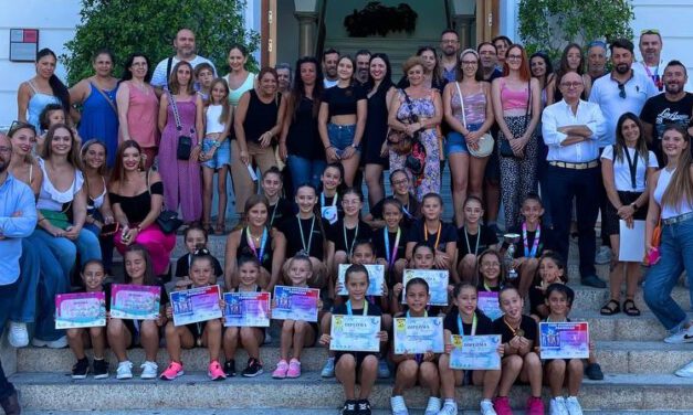 El Ayuntamiento anima al equipo de gimnasia rítmica a continuar cosechando éxitos