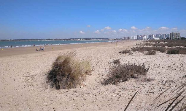Muere un hombre de 74 años en la playa de Levante en El Puerto