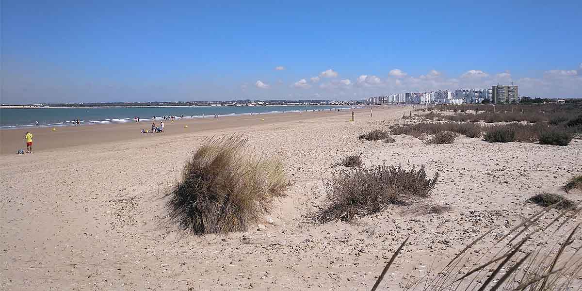Muere un hombre de 74 años en la playa de Levante en El Puerto