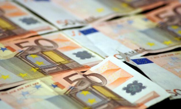 La víctima de un atraco en un súper reconoce al caco y le da 50 euros para que se vaya