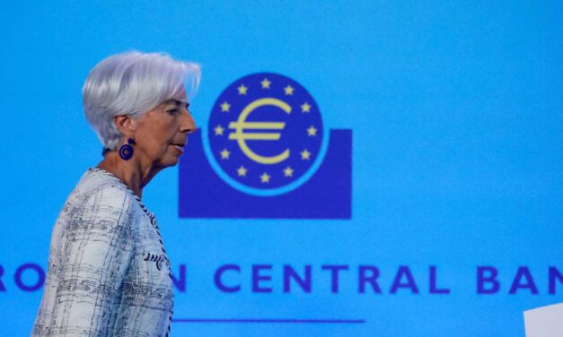 El BCE sube otros 0,25 puntos los tipos de interés al 4,5%, un máximo de 2001, pese al riesgo de recesión en Europa