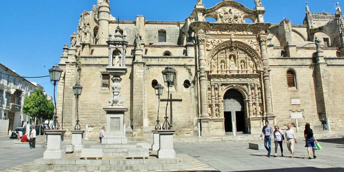 La Policía Local aumenta los controles sobre el tráfico rodado en la Plaza de España de El Puerto