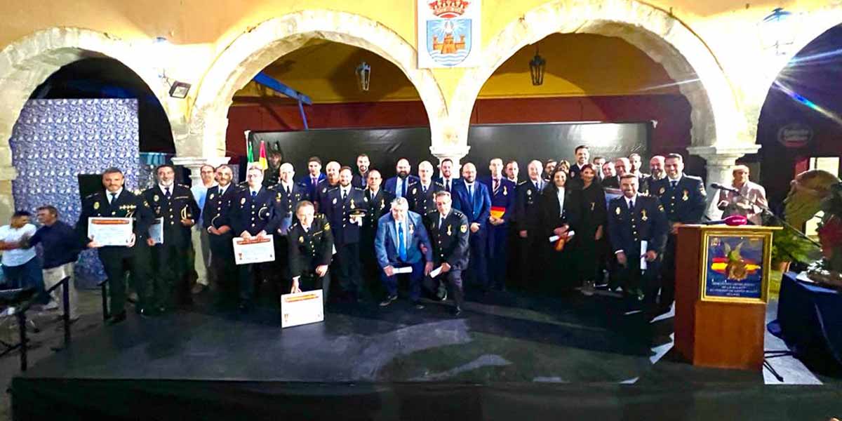 La Asociación Santo Ángel de la Policía de El Puerto entrega sus diplomas y Medallas de Honor en un solemne y emotivo acto