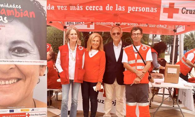 El Puerto celebra el Día de la Banderita de Cruz Roja en la Plaza Isaac Peral