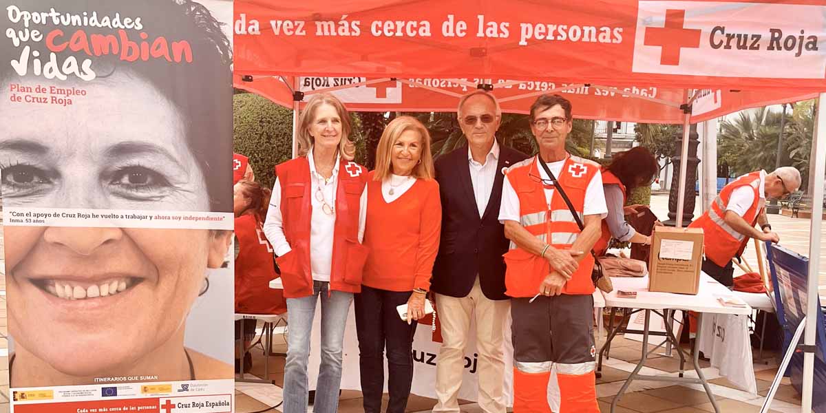 El Puerto celebra el Día de la Banderita de Cruz Roja en la Plaza Isaac Peral