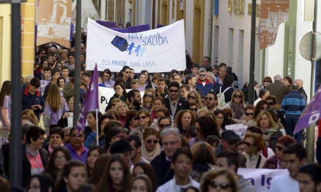 IU insta al gobierno a reconsiderar su decisión de eliminar la manifestación institucional por el 25N