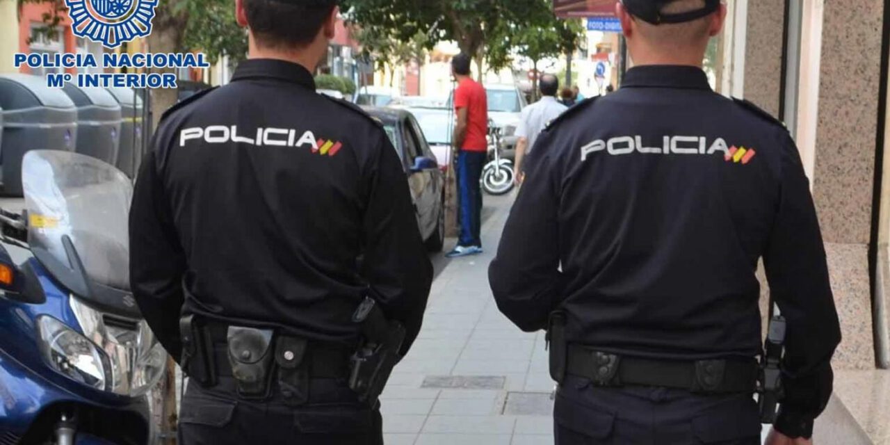 Apuñalan a un hombre y atropellan a otro en plena calle de Málaga