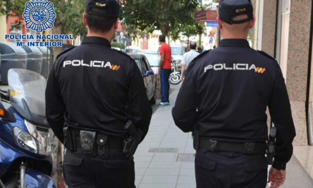 Apuñalan a un hombre y atropellan a otro en plena calle de Málaga
