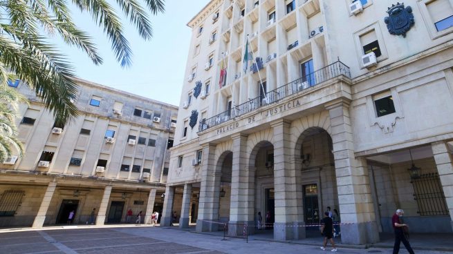 Absuelto de violar analmente a su hija porque ella afirmó que la relación fue "voluntaria"