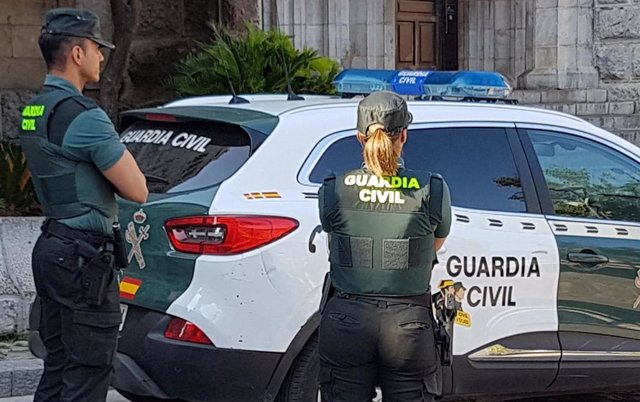 Detenido un hombre en Granada por apuñalar a su mujer, hospitalizada muy grave