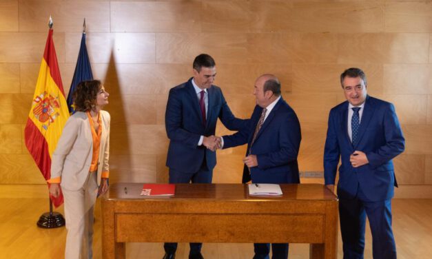 El pacto PSOE-PNV prevé negociar el autogobierno futuro de Euskadi en un máximo de 2 años