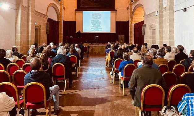 Comienza el ciclo de conferencias y visitas a la Sierra de San Cristóbal, con gran expectación