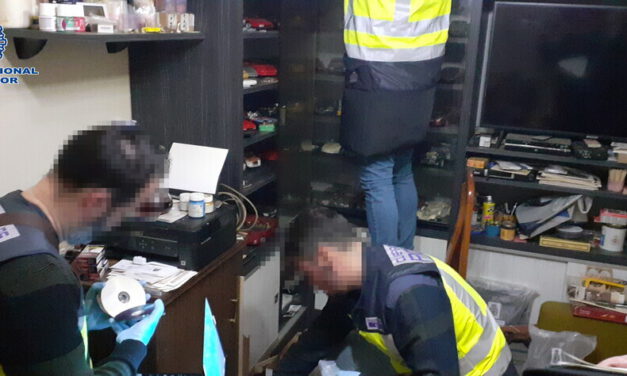 Detenido en Cádiz un pedófilo de 62 años con 60 discos duros repletos de porno infantil