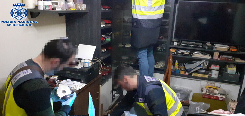 Detenido en Cádiz un pedófilo de 62 años con 60 discos duros repletos de porno infantil