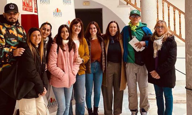 Alumnos del Grado Superior en Guía, Información y Asistencias Turísticas del IES Juan Lara conocen la Oficina de Turismo