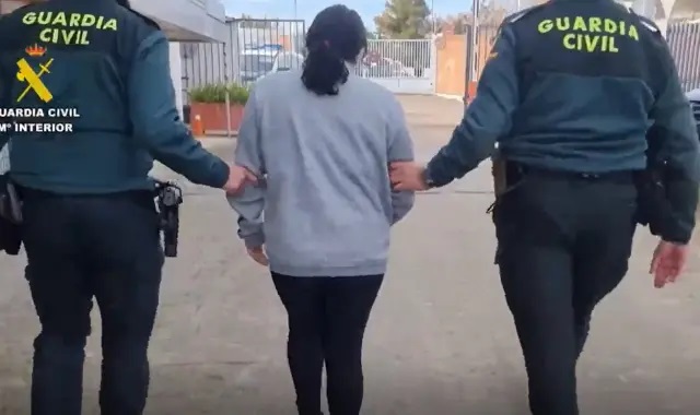 Detenida la madre de la bebé que fue hallada en un contenedor en Los Palacios