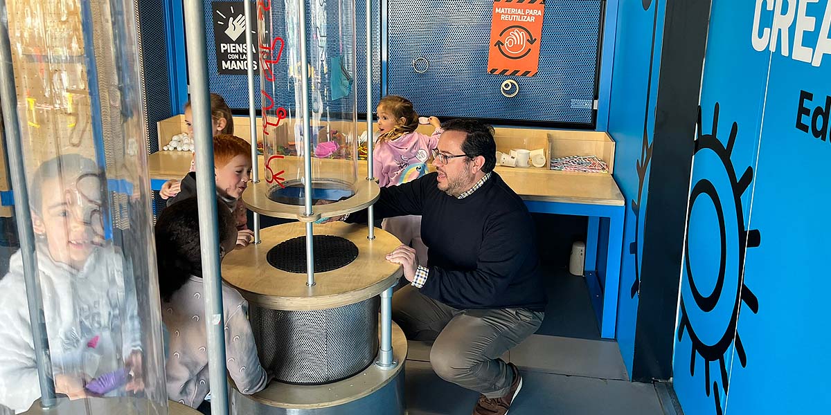 El Puerto acoge 'Creactivity', un espacio interactivo que fomenta el ingenio y la creatividad entre escolares