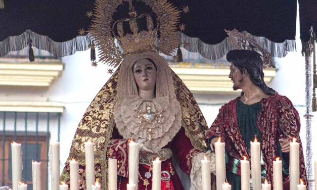 Felicitación municipal a la Hermandad del Nazareno por su participación en la Exposición del escultor Roldán en Sevilla