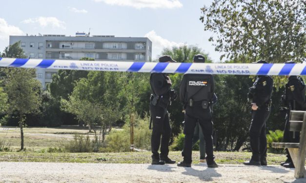 Encuentran el cadáver de un hombre ensangrentado en un descampado de Sevilla