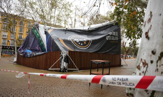 Tres heridos tras el desplome de una carpa en Sevilla por culpa de la lluvia y el viento