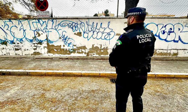 La Policía Local de El Puerto denuncia a tres grafiteros por deslucimiento de bienes públicos