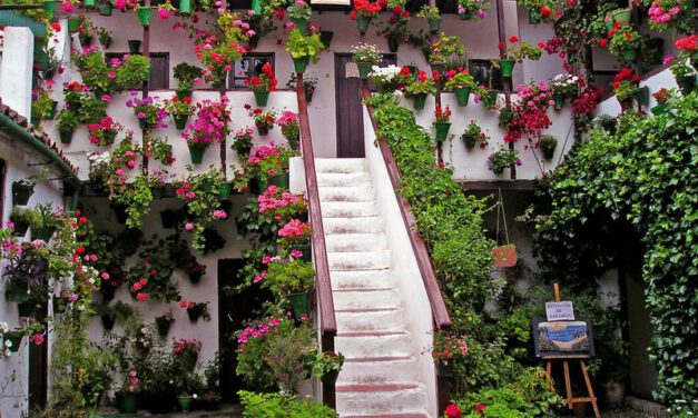 Mayo, mes de eventos en Andalucía, alienta el turismo tras el "fiasco" de la Semana Santa