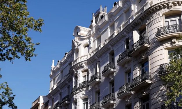 El Gobierno da el primer paso para suprimir el visado de oro tras 14.576 permisos