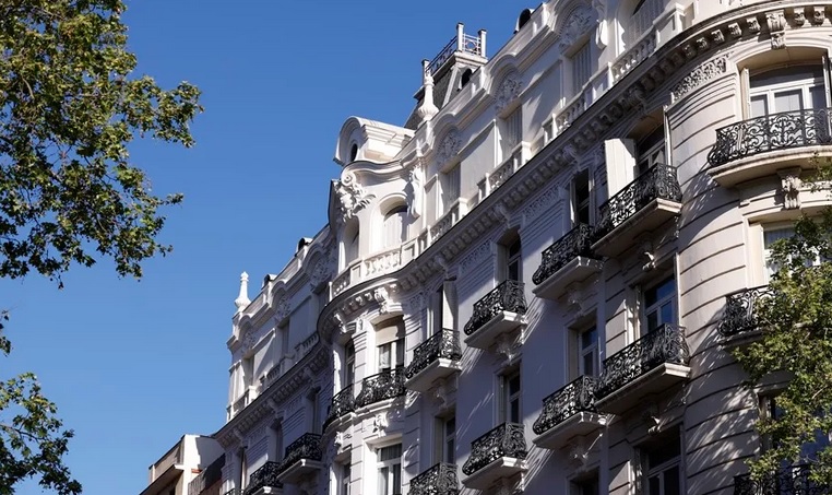 El Gobierno da el primer paso para suprimir el visado de oro tras 14.576 permisos