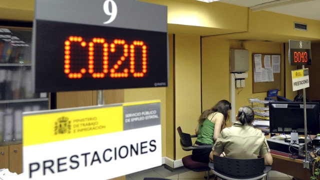 El empleo cae y el paro sube hasta 730.000 en el primer trimestre en Andalucía