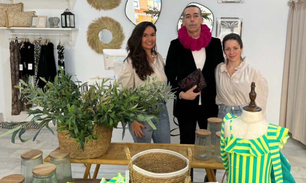 Calleja elogia la amplia oferta de Ala´s Hogar y Moda