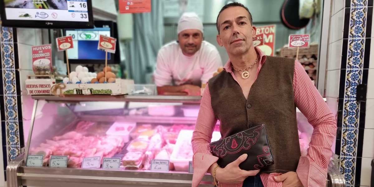 La Plaza de Abastos estrena iluminación interior, mejorando la imagen del centro comercial