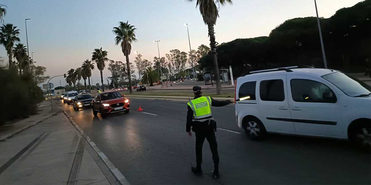 La grúa retira un total de 16 vehículos en un fin de semana de 'lleno total' en El Puerto