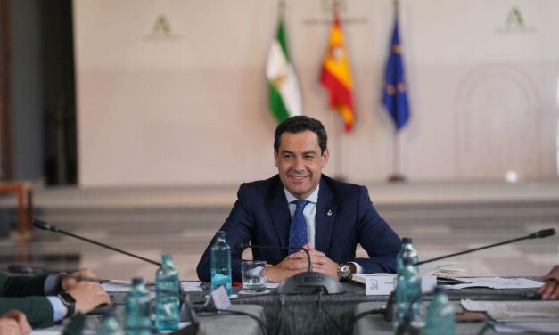 Juanma Moreno celebra el "récord de ocupación" de Andalucía