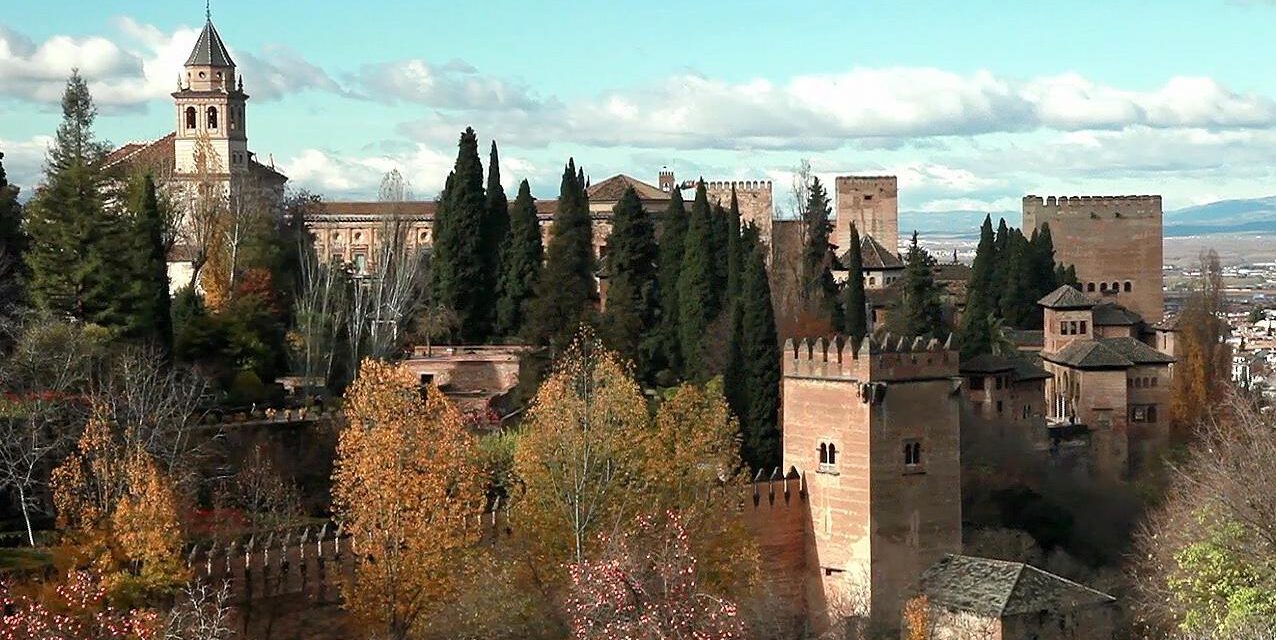 Granada, la ciudad andaluza más masificada por el turismo, y Almería la que menos