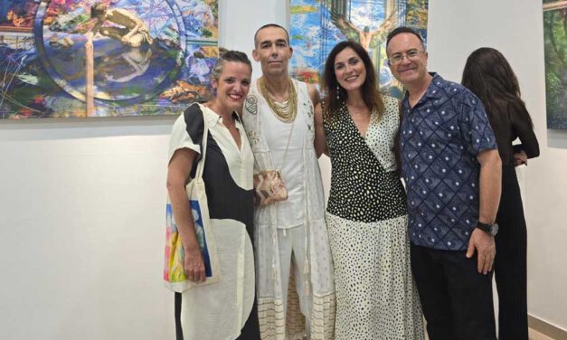 Calleja acude a la inauguración de la exposición del artista portuense Laksta en Cádiz