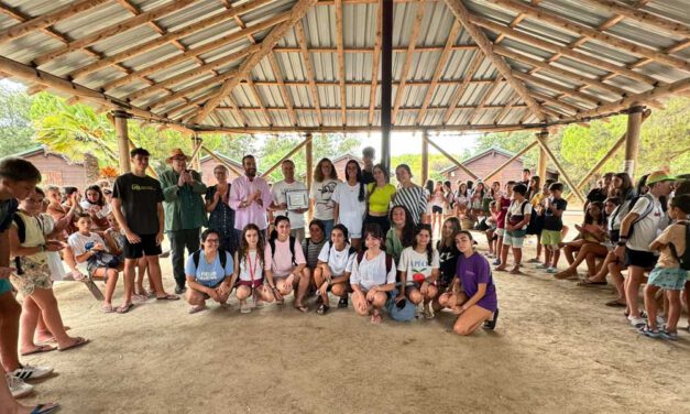 El Puerto rinde homenaje a 'Quillo', sacerdote que cumple 25 años visitando el CEAAN rodeado de jóvenes