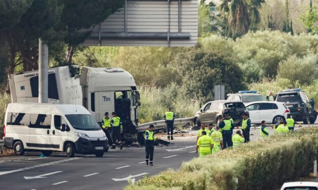 Muere una joven tras volcar el vehículo en el que viajaba en Sevilla