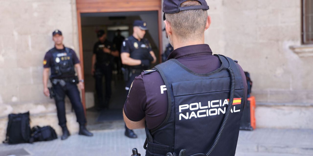 Se atrinchera en La Línea tras provocar lesiones graves a la que fue su pareja