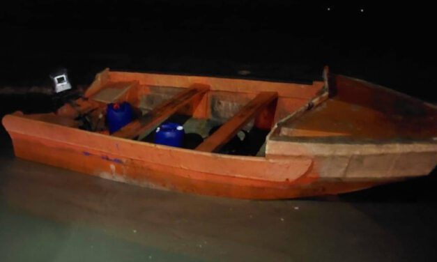 Localizan una patera con 10 inmigrantes en la playa de El Manantial